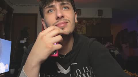 Snapshot of dylandaniel69 chatting on November 26, 2:23 am Dylan Daniel 7.8 online show from November 26, 2:23 am