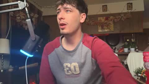 Snapshot of dylandaniel69 chatting on December 1, 3:17 pm Dylan Daniel 7.8 online show from December 1, 3:17 pm