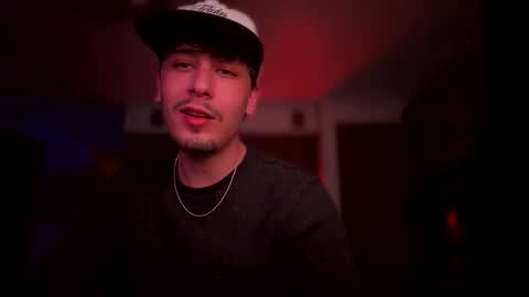 Snapshot of dylandaniel69 chatting on February 22, 5:19 am Dylan Daniel 7.8 online show from February 22, 5:19 am