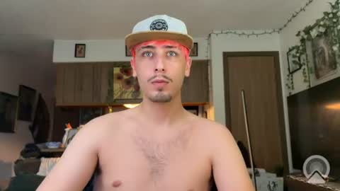 Snapshot of dylandaniel69 chatting on July 20, 12:25 am Dylan Daniel 7.8 online show from July 20, 12:25 am