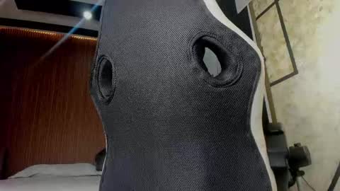 dylanroyce_ online show from April 17, 12:19 pm