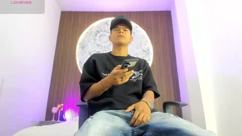 Snapshot of dylanroyce_ chatting on April 20, 12:52 pm dylanroyce_ online show from April 20, 12:52 pm