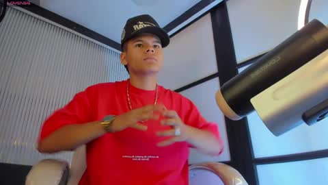 Snapshot of dylanroyce_ chatting on May 2, 1:16 pm dylanroyce_ online show from May 2, 1:16 pm