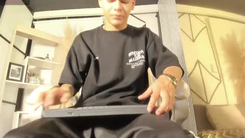Snapshot of dylanroyce_ chatting on May 7, 1:38 pm dylanroyce_ online show from May 7, 1:38 pm