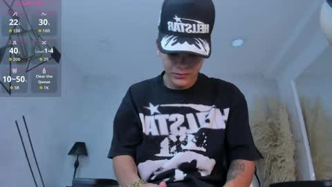 Snapshot of dylanroyce_ chatting on May 14, 1:18 pm dylanroyce_ online show from May 14, 1:18 pm