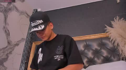 Snapshot of dylanroyce_ chatting on May 19, 1:39 pm dylanroyce_ online show from May 19, 1:39 pm