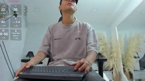 Snapshot of dylanroyce_ chatting on May 21, 1:18 pm dylanroyce_ online show from May 21, 1:18 pm