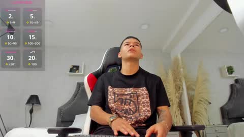 Snapshot of dylanroyce_ chatting on May 23, 1:37 pm dylanroyce_ online show from May 23, 1:37 pm