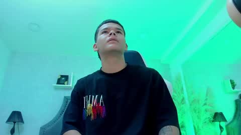 Snapshot of dylanroyce_ chatting on May 30, 12:57 pm dylanroyce_ online show from May 30, 12:57 pm