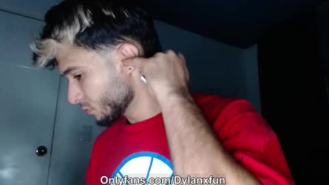 Snapshot of dylanxfun chatting on March 20, 11:37 am dylanxfun online show from March 20, 11:37 am