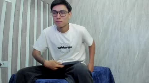 Snapshot of dylanxscot chatting on May 21, 12:12 pm dylanxscot online show from May 21, 12:12 pm