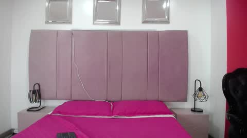 Snapshot of dymoni222 chatting on March 5, 1:39 pm dymoni222 online show from March 5, 1:39 pm