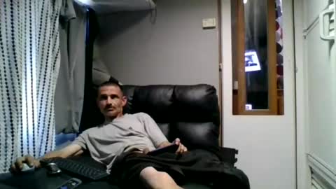 dzznutzz9 online show from August 6, 4:42 pm