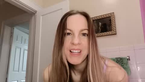 Snapshot of eager_sweetheart chatting on May 2, 3:39 pm eager_sweetheart online show from May 2, 3:39 pm