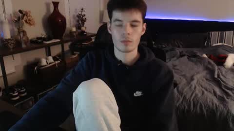 Alex online show from December 2, 1:33 am