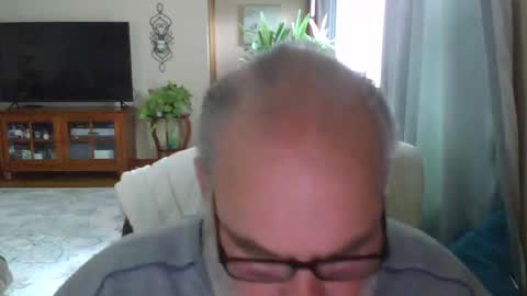 earl52 online show from March 31, 5:46 pm