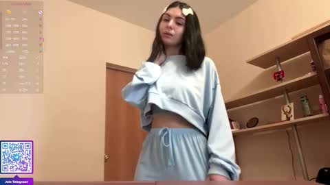 Snapshot of earthadobb chatting on March 8, 5:55 am Emma online show from March 8, 5:55 am