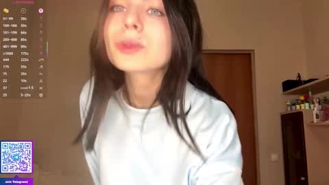 Snapshot of earthadobb chatting on March 28, 4:17 pm Emma online show from March 28, 4:17 pm