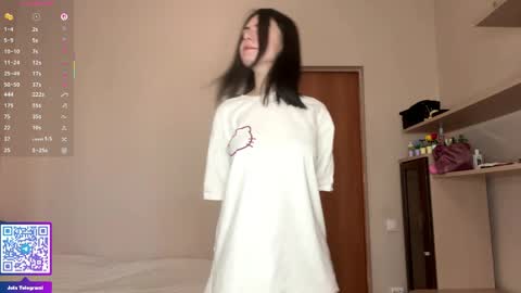 Snapshot of earthadobb chatting on April 4, 6:22 am Emma online show from April 4, 6:22 am