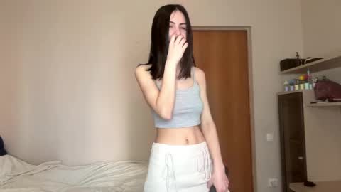 Snapshot of earthadobb chatting on April 8, 6:46 am Emma online show from April 8, 6:46 am