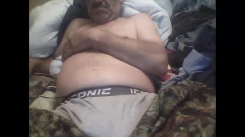 Snapshot of easye4015 chatting on September 16, 11:22 am Easye online show from September 16, 11:22 am