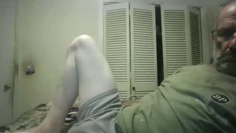 Snapshot of easye4015 chatting on May 18, 10:21 am Easye online show from May 18, 10:21 am