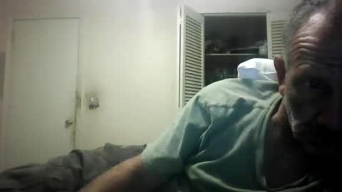 Snapshot of easye4015 chatting on July 11, 9:34 am Easye online show from July 11, 9:34 am