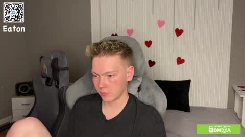 Snapshot of eaton_ chatting on March 23, 2:32 pm eaton_ online show from March 23, 2:32 pm