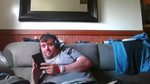 Snapshot of eazyb1991 chatting on June 20, 9:28 pm Eazyb91 online show from June 20, 9:28 pm
