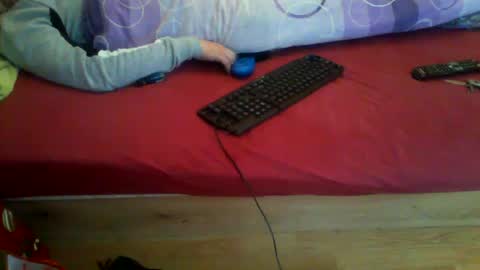 shy yoong cross online show from December 24, 8:55 am