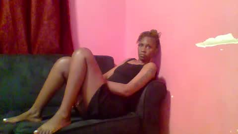 Snapshot of ebon_fantasy1 chatting on May 18, 8:36 pm Ebon Fantasy1s online show from May 18, 8:36 pm