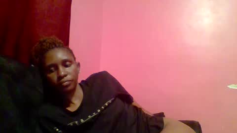 Snapshot of ebon_fantasy1 chatting on June 5, 12:39 am Ebon Fantasy1s online show from June 5, 12:39 am
