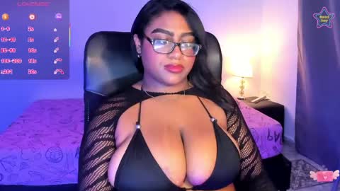 Snapshot of ebony__queen2 chatting on April 21, 9:17 pm ebony__queen2 online show from April 21, 9:17 pm