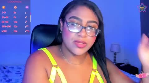 Snapshot of ebony__queen2 chatting on May 16, 6:28 pm ebony__queen2 online show from May 16, 6:28 pm