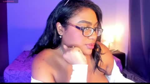 Snapshot of ebony__queen2 chatting on June 11, 8:51 pm ebony__queen2 online show from June 11, 8:51 pm