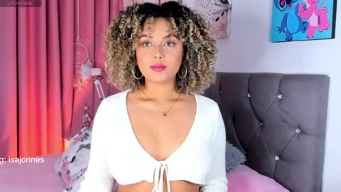 Snapshot of ebony_curly2 chatting on April 30, 8:37 pm isa online show from April 30, 8:37 pm