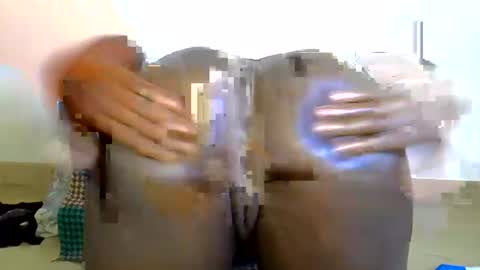 Snapshot of ebony_lynne chatting on June 20, 10:56 pm ebony_lynne online show from June 20, 10:56 pm
