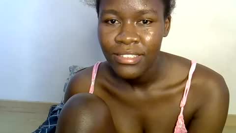 Snapshot of ebony_lynne chatting on July 7, 7:09 am ebony_lynne online show from July 7, 7:09 am
