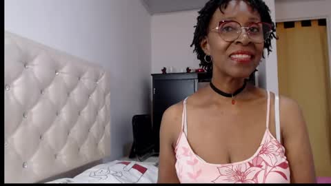 Snapshot of ebony_m1lf chatting on May 17, 4:32 am judy online show from May 17, 4:32 am