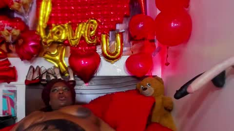 Snapshot of ebony_mine47 chatting on February 13, 3:39 am Ebony Mine online show from February 13, 3:39 am