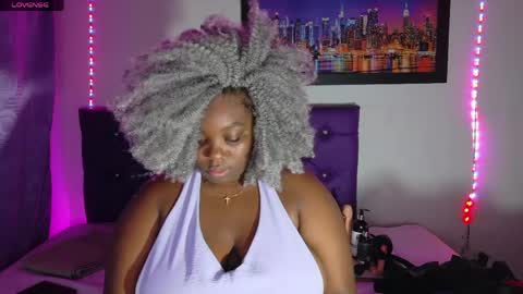 Snapshot of ebony_neighbormoans chatting on April 22, 3:20 am LINA online show from April 22, 3:20 am