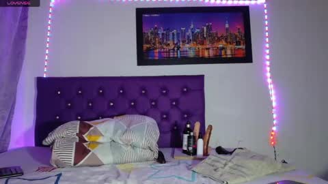 Snapshot of ebony_neighbormoans chatting on April 25, 3:53 am LINA online show from April 25, 3:53 am