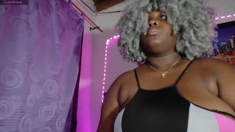 Snapshot of ebony_neighbormoans chatting on May 5, 3:14 am LINA online show from May 5, 3:14 am
