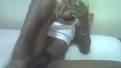 Snapshot of ebony_pearl59 chatting on June 9, 9:10 am ebony_pearl59 online show from June 9, 9:10 am