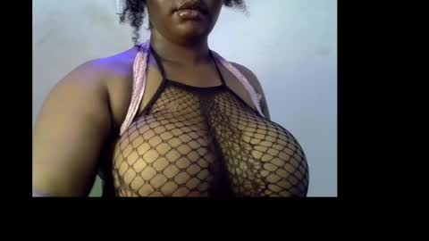 Snapshot of ebony_plumx12 chatting on April 26, 7:33 pm Prisy online show from April 26, 7:33 pm