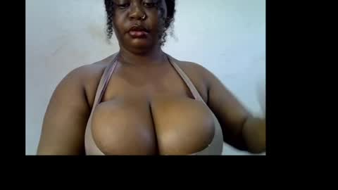 Snapshot of ebony_plumx12 chatting on April 27, 7:39 am Prisy online show from April 27, 7:39 am