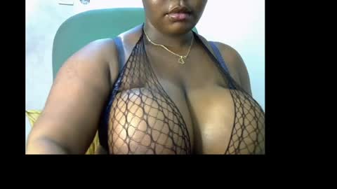 Snapshot of ebony_plumx12 chatting on May 14, 7:53 pm Prisy online show from May 14, 7:53 pm