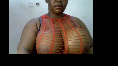 Snapshot of ebony_plumx12 chatting on May 19, 6:47 pm Prisy online show from May 19, 6:47 pm