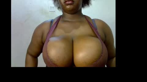 Snapshot of ebony_plumx12 chatting on May 20, 8:48 pm Prisy online show from May 20, 8:48 pm