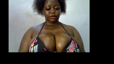 Snapshot of ebony_plumx12 chatting on May 22, 5:51 pm Prisy online show from May 22, 5:51 pm